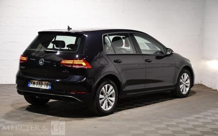 VOLKSWAGEN GOLF NOIR FM-110-TB