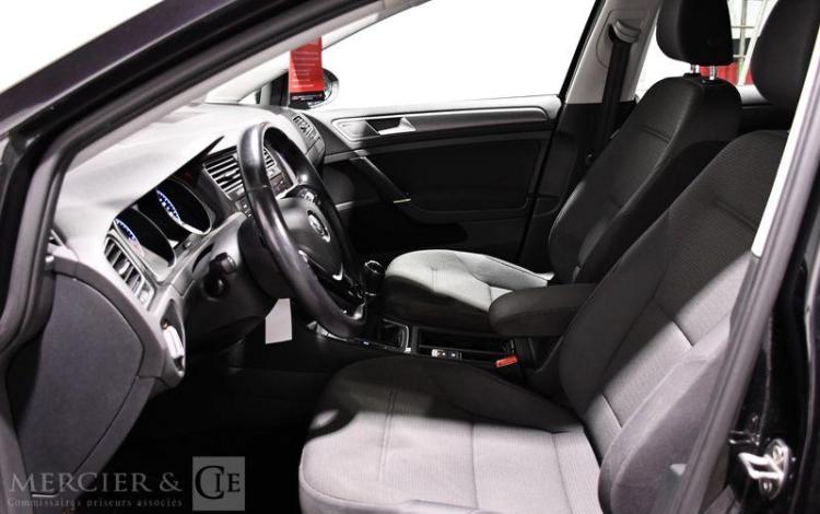 VOLKSWAGEN GOLF NOIR FM-110-TB