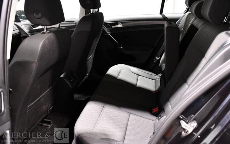 VOLKSWAGEN GOLF NOIR FM-110-TB