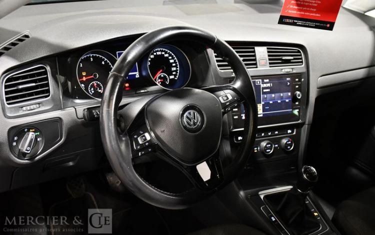 VOLKSWAGEN GOLF NOIR FM-110-TB