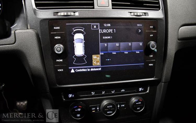 VOLKSWAGEN GOLF NOIR FM-110-TB