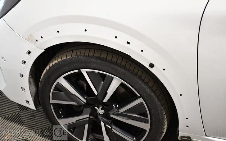 PEUGEOT 208 1.2 PURE TECH GT LINE BLANC FQ-409-ZN