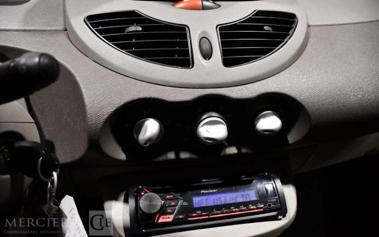 RENAULT TWINGO 1,2 60 AUTHENTIQUE ROUILLE FQ-787-PR