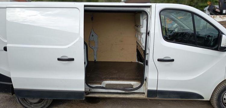 RENAULT TRAFIC3 PHASE 2 L2H1 1300 20,DCI 16V 120 CV – DIESEL – 153901 KMS – ANNEE 2020 BLANC FS-893-TY