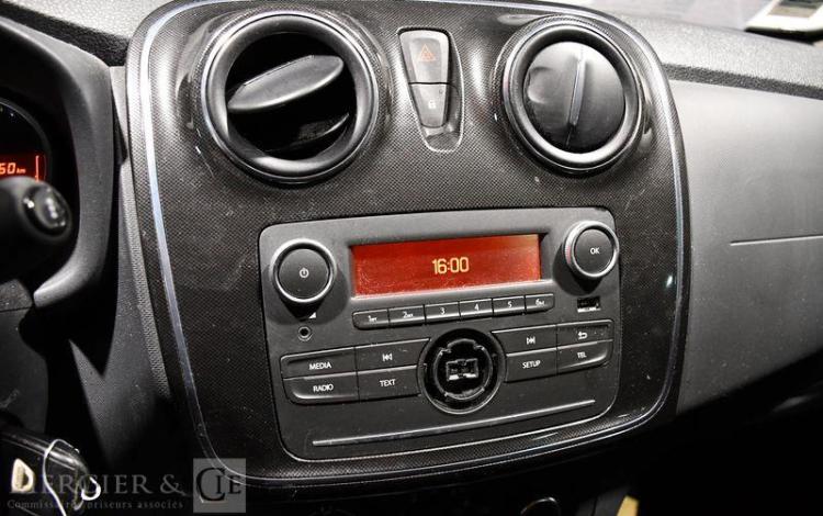 DACIA SANDERO CITY+ ECO-G 100 GRIS FT-715-LR