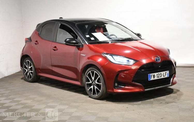 TOYOTA YARIS HYBRID NG 116H COLLEC PANO TECH BORDEAUX FW-123-LF