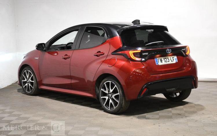 TOYOTA YARIS HYBRID NG 116H COLLEC PANO TECH BORDEAUX FW-123-LF