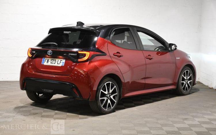 TOYOTA YARIS HYBRID NG 116H COLLEC PANO TECH BORDEAUX FW-123-LF