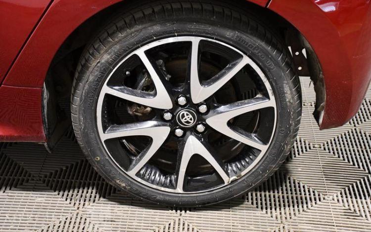 TOYOTA YARIS HYBRID NG 116H COLLEC PANO TECH BORDEAUX FW-123-LF