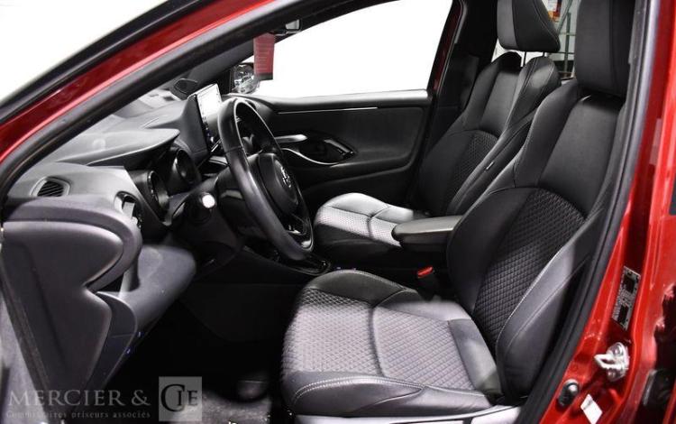 TOYOTA YARIS HYBRID NG 116H COLLEC PANO TECH BORDEAUX FW-123-LF