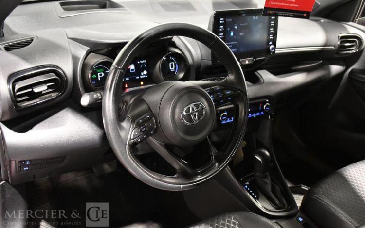 TOYOTA YARIS HYBRID NG 116H COLLEC PANO TECH BORDEAUX FW-123-LF