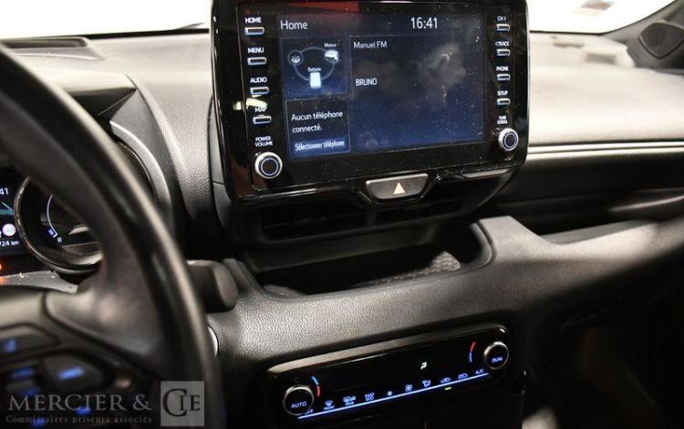 TOYOTA YARIS HYBRID NG 116H COLLEC PANO TECH BORDEAUX FW-123-LF