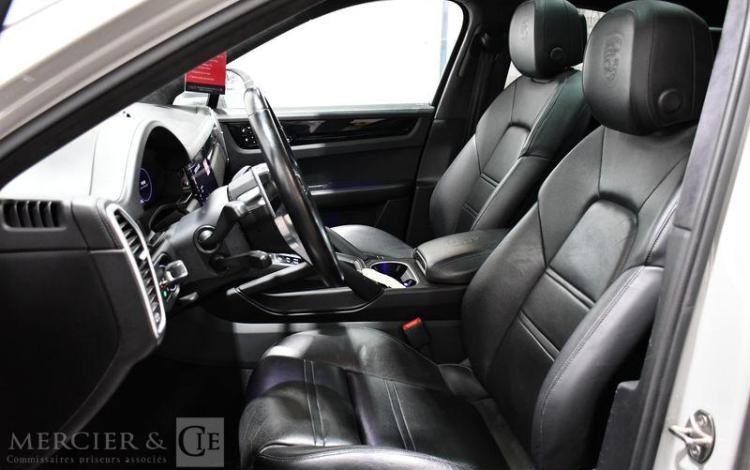 PORSCHE CAYENNE COUPE 3,0 V6 E-HYBRID BLANC GA-581-KB