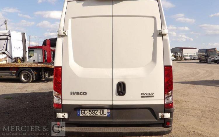 IVECO DAILY 6 FOURGON PHASE 2 35C16 2,3D 16V HI-MATIC 156CV BOITE AUTO – DIESEL BLANC GC-592-DL