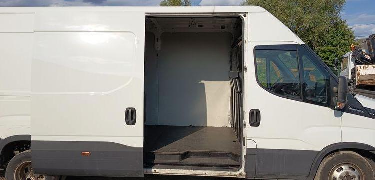 IVECO DAILY 6 FOURGON PHASE 2 35C16 2,3D 16V HI-MATIC 156CV BOITE AUTO – DIESEL BLANC GC-592-DL