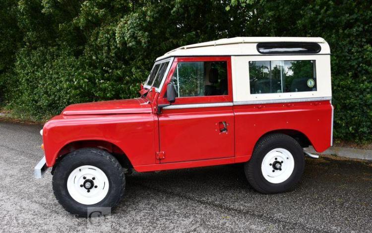 LAND ROVER LAND ROVER SERIE III ROUGE  GD-557-ED