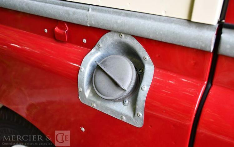 LAND ROVER LAND ROVER SERIE III ROUGE  GD-557-ED