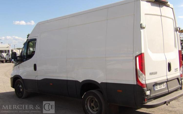 IVECO DAILY 6 FOURGON PHASE 3 35C14 2,3D 16V HI-MATIC 136CV BOITE AUTO – DIESEL BLANC GE-357-AC