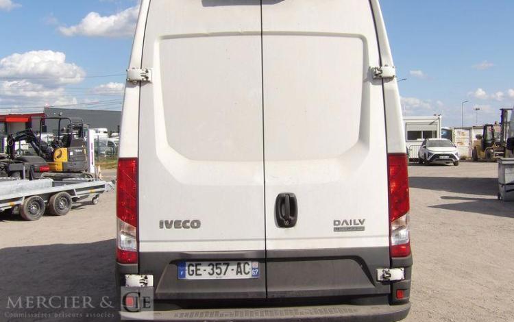 IVECO DAILY 6 FOURGON PHASE 3 35C14 2,3D 16V HI-MATIC 136CV BOITE AUTO – DIESEL BLANC GE-357-AC