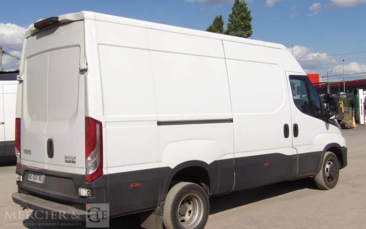 IVECO DAILY 6 FOURGON PHASE 3 35C14 2,3D 16V HI-MATIC 136CV BOITE AUTO – DIESEL BLANC GE-357-AC