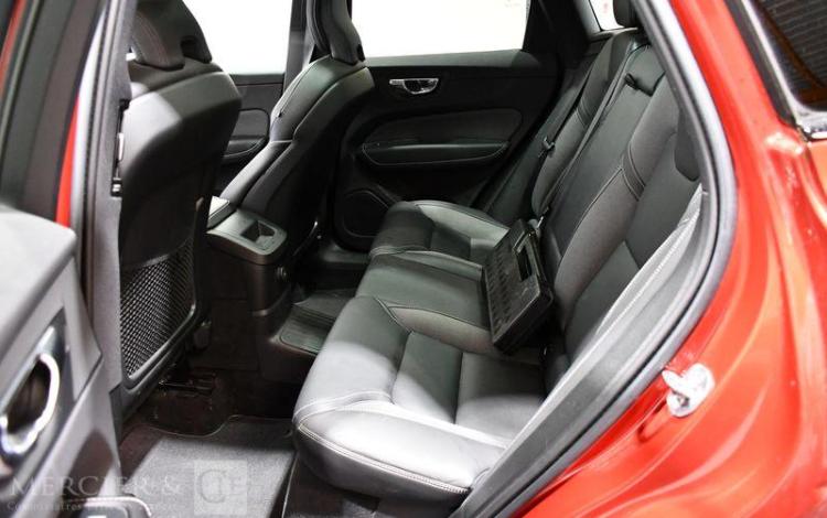 VOLVO XC60 FL T8 R-DESIGN 4MY 2,5 ROUGE GF-674-DY