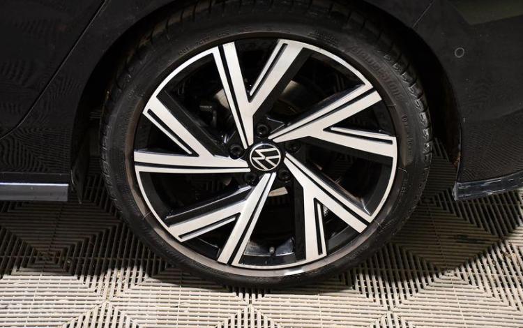 VOLKSWAGEN GOLF 8 1.5 E-TSI 150 MHEV HYBRID R-LINE DSG NOIR GG-324-VY