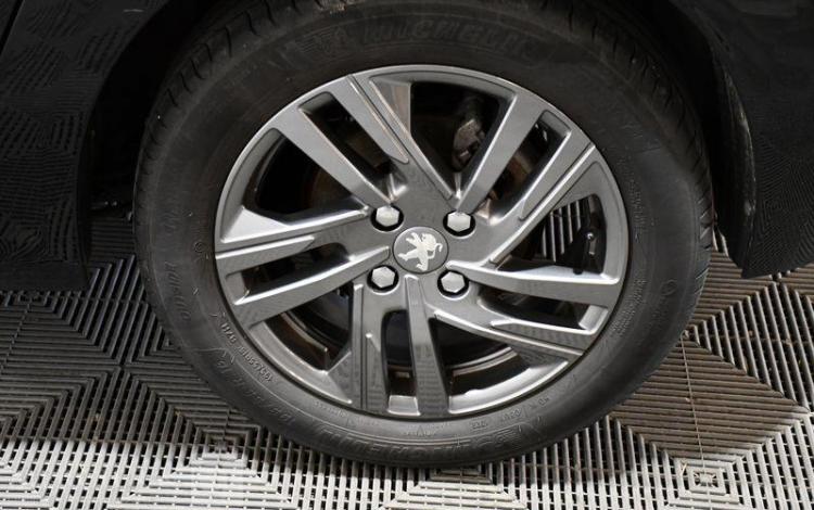 PEUGEOT 208 STYLE BLUEHDI 100 NOIR GH-159-HK