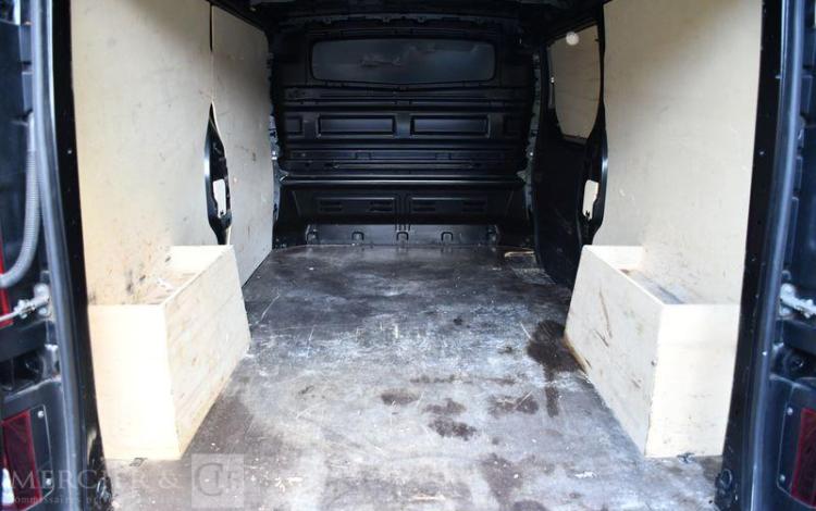 RENAULT TRAFIC GCF L2H1 3T BLUE 2.0 DCI 130 BVM6 NOIR GK-707-QA