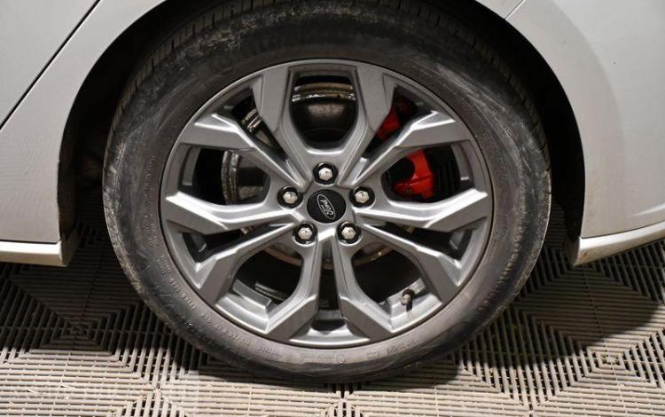FORD FOCUS 4 125H STL STYLE GRIS GK-732-TE