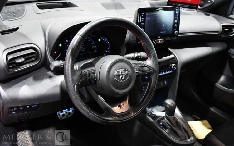 TOYOTA YARIS CROSS 1.5 114H 90 HYBRID FULL-HYBRID 0.8KWH GR-SPORT ROUGE GL-207-NB