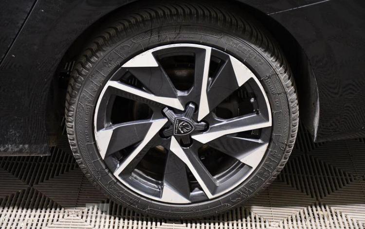 PEUGEOT 308 SW ACTIVE PACK PURETECH NOIR GL-234-RB