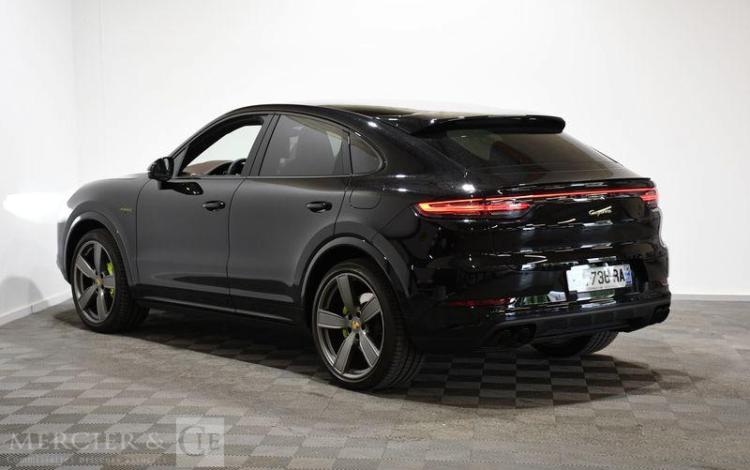PORSCHE CAYENNE COUPE NOIR GL-738-RA