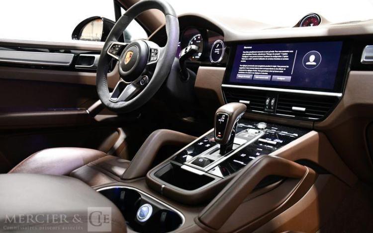 PORSCHE CAYENNE COUPE NOIR GL-738-RA