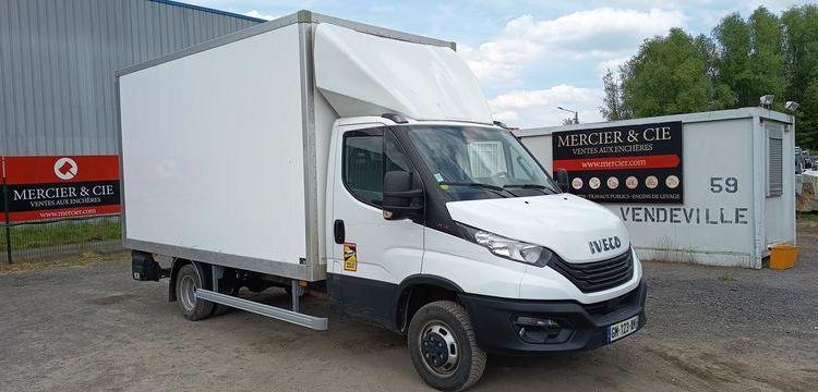 IVECO SDAILY 35C16 AVEC CAISSE ET HAYON DHOLLANDIA – DIESEL – 24720 KMS – ANNEE 2023 BLANC GM-123-AM