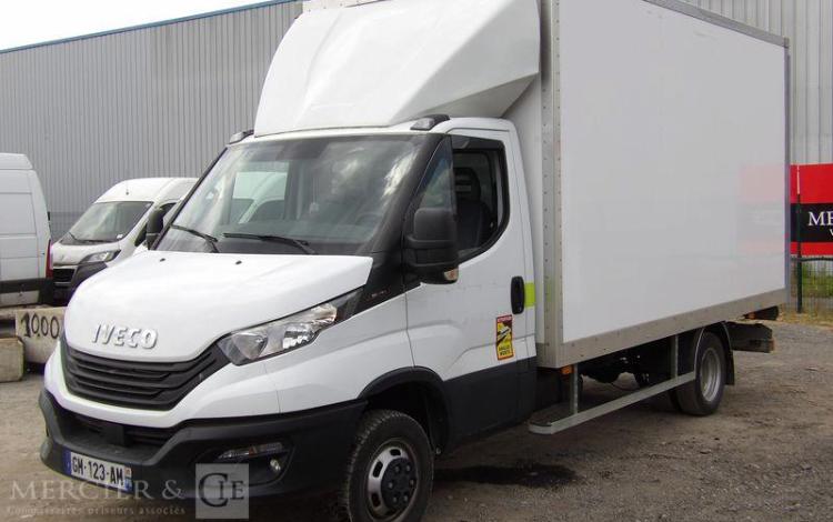 IVECO SDAILY 35C16 AVEC CAISSE ET HAYON DHOLLANDIA – DIESEL – 24720 KMS – ANNEE 2023 BLANC GM-123-AM