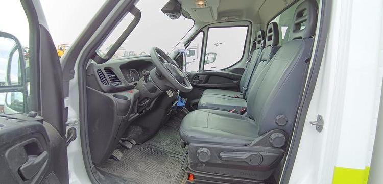 IVECO SDAILY 35C16 AVEC CAISSE ET HAYON DHOLLANDIA – DIESEL – 24720 KMS – ANNEE 2023 BLANC GM-123-AM