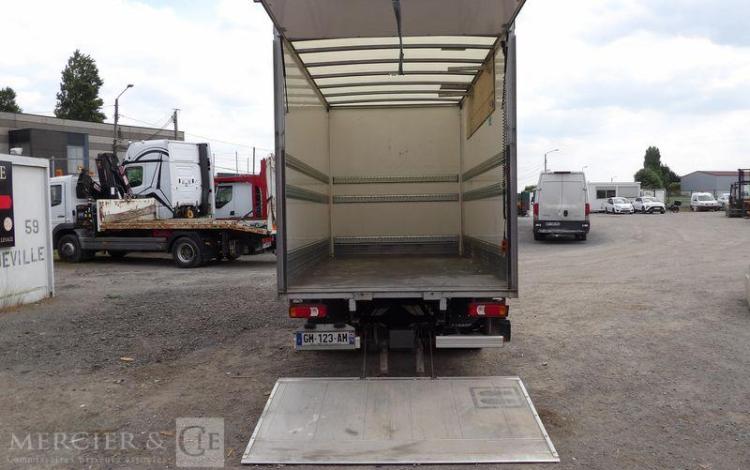 IVECO SDAILY 35C16 AVEC CAISSE ET HAYON DHOLLANDIA – DIESEL – 24720 KMS – ANNEE 2023 BLANC GM-123-AM