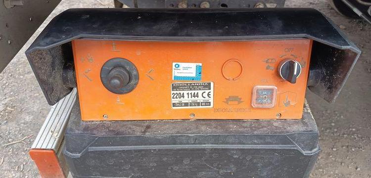 IVECO SDAILY 35C16 AVEC CAISSE ET HAYON DHOLLANDIA – DIESEL – 24720 KMS – ANNEE 2023 BLANC GM-123-AM