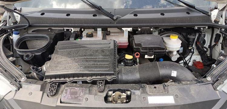 IVECO SDAILY 35C16 AVEC CAISSE ET HAYON DHOLLANDIA – DIESEL – 24720 KMS – ANNEE 2023 BLANC GM-123-AM