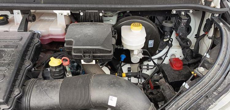 IVECO SDAILY 35C16 AVEC CAISSE ET HAYON DHOLLANDIA – DIESEL – 24720 KMS – ANNEE 2023 BLANC GM-123-AM