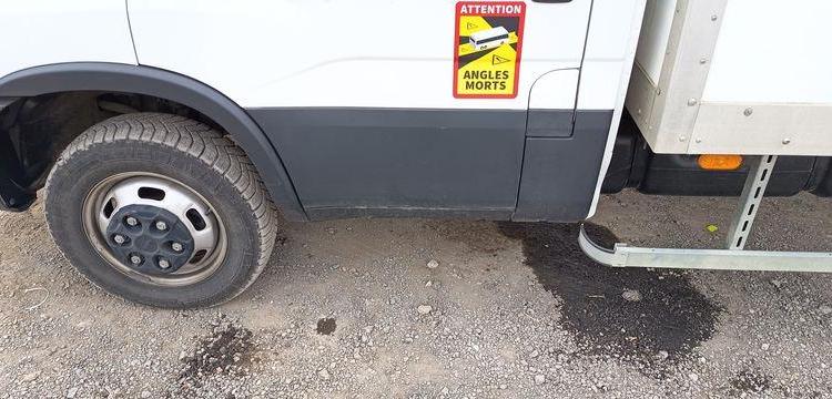 IVECO SDAILY 35C16 AVEC CAISSE ET HAYON DHOLLANDIA – DIESEL – 24720 KMS – ANNEE 2023 BLANC GM-123-AM