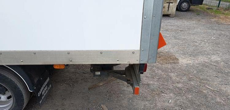 IVECO SDAILY 35C16 AVEC CAISSE ET HAYON DHOLLANDIA – DIESEL – 24720 KMS – ANNEE 2023 BLANC GM-123-AM