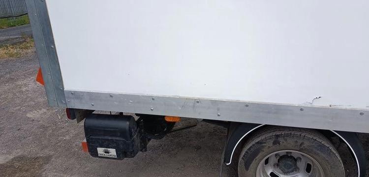 IVECO SDAILY 35C16 AVEC CAISSE ET HAYON DHOLLANDIA – DIESEL – 24720 KMS – ANNEE 2023 BLANC GM-123-AM