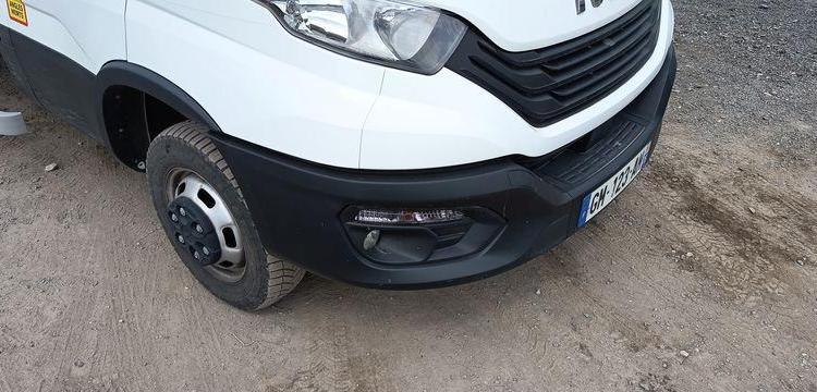 IVECO SDAILY 35C16 AVEC CAISSE ET HAYON DHOLLANDIA – DIESEL – 24720 KMS – ANNEE 2023 BLANC GM-123-AM
