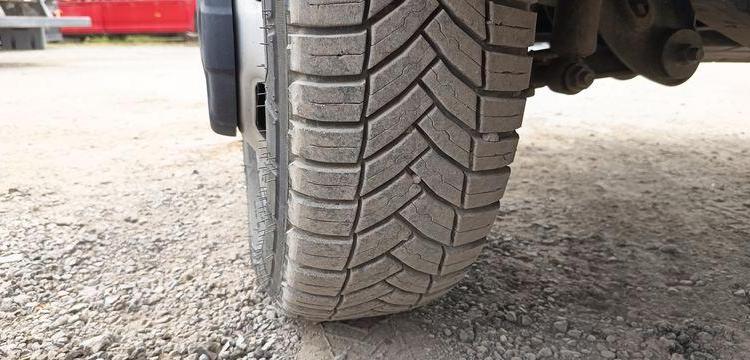 IVECO SDAILY 35C16 AVEC CAISSE ET HAYON DHOLLANDIA – DIESEL – 24720 KMS – ANNEE 2023 BLANC GM-123-AM