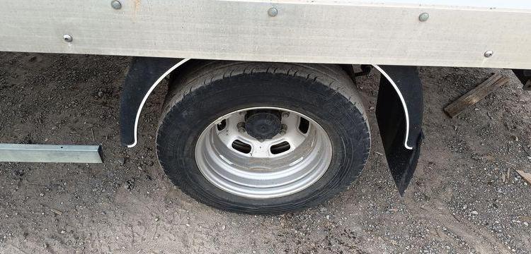 IVECO SDAILY 35C16 AVEC CAISSE ET HAYON DHOLLANDIA – DIESEL – 24720 KMS – ANNEE 2023 BLANC GM-123-AM