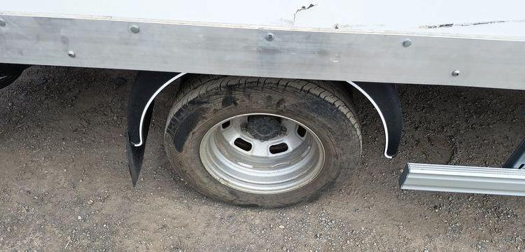 IVECO SDAILY 35C16 AVEC CAISSE ET HAYON DHOLLANDIA – DIESEL – 24720 KMS – ANNEE 2023 BLANC GM-123-AM