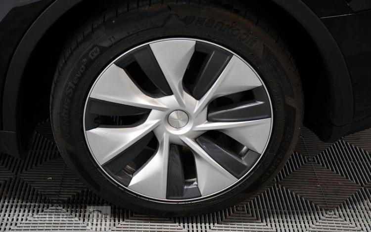 TESLA MODEL-Y 300 60KWH STANDARD-RANGE BVA NOIR GM-463-ZW