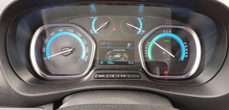 FIAT e-SCUDO 75KWH 6,1 LONG BUSINESS – ELECTRIQUE 7647 KMS – ANNEE 2023 BLANC GT-343-HS