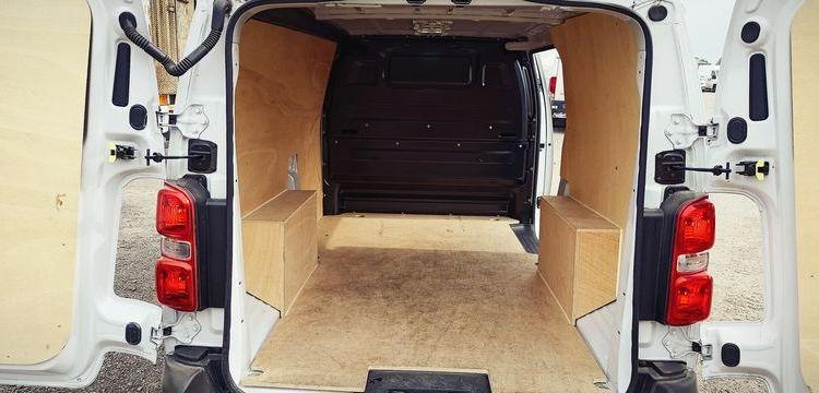 FIAT e-SCUDO 75KWH 6,1 LONG BUSINESS – ELECTRIQUE 7647 KMS – ANNEE 2023 BLANC GT-343-HS